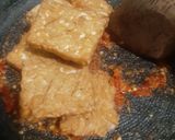 Foto langkah ke 4 dari resep Tempe Penyet Sambal Kencur dan Kemangi.