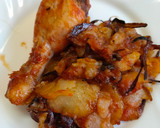 Foto del paso 5 de la receta: Pollo a la miel con patatas y cebolla