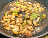 Foto del paso 4 de la receta: Huevos revueltos con Ajetes y Pollo