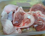 Hình bước làm 1 của món Giò heo kho sả