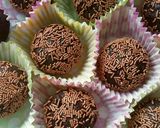 A picture of step 5 of Vickys Easy Cake Truffles.