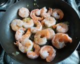 Foto del paso 3 de la receta: Filete de Róbalo con camarones
