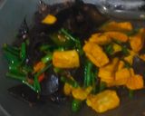 Foto langkah ke 8 dari resep Jamur Kuping Bumbu Tauco.