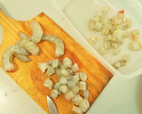 Foto del paso 2 de la receta: Buñuelos de langostinos con mayonesa de azafrán