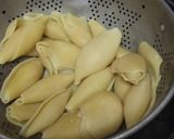 A picture of step 2 of Spinach and Ricotta Stuffed Shells.