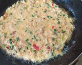 Foto langkah ke 3 dari resep Telur dadar padang.