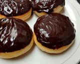 Foto langkah ke 5 dari resep Donat Empuk topping Cokelat.
