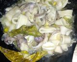 Foto langkah ke 2 dari resep Cumi oseng buncis pedas.