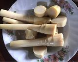 A picture of step 2 of Nam Prik Nam Poo with Boiled Bamboo Shoots.