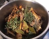 Une image de l'étape 5 de Bouillon de chapon aux herbes aromatiques.