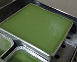 Foto langkah ke 7 dari resep Lapis Tepung Beras Pandan.