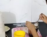 A picture of step 2 of Apple milk shake.