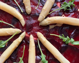 Foto del paso 5 de la receta: Ensalada de espárragos blancos sobre carpaccio de manzana y remolacha