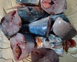 Foto langkah ke 1 dari resep Ikan Kembung Tumis Pedas.