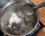 Foto del paso 1 de la receta: Sopa de champiñones con fideos y huevo
