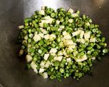 बींस और आलू की सब्जी(beans aur aloo ki sabzi recipe in hindi) रेसिपी चरण 2 फोटो