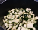 Foto del paso 1 de la receta: Crema de calabacín con pollo