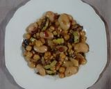 Foto del paso 3 de la receta: Garbanzos y pallares en ensalada con zucchini asados