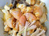 Ayam goreng gurih super empuk dengan bumbu meresap sampai kedalam dagingnya ❤️