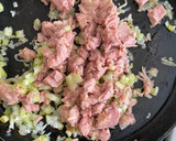 Foto del paso 2 de la receta: Chile relleno de atún con salsa de pimiento