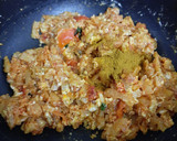 முட்டை கொத்து சப்பாத்தி(muttai kotthu chapati recipe in tamil) ரெசிபி ஸ்டேப் 4 புகைப்படம்