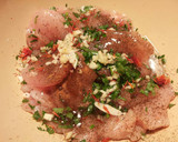 Foto del paso 1 de la receta: Filetes de pollo especiados, con patatas fritas y huevo con yema frita