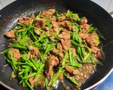 Hình bước làm 3 của món Tim cật xào hẹ