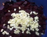 Foto del paso 3 de la receta: Pollo a la provenzal con ensalada de remolacha, huevo y ajo