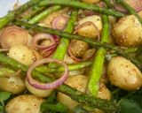 A picture of step 2 of Potato salad with asparagus.
