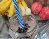 A picture of step 1 of Choco banana smoothie.