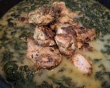 Foto del paso 4 de la receta: Orzo con espinacas y alitas de pollo🍗
