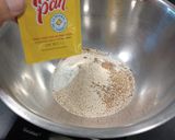 Foto del paso 1 de la receta: Pan de harina de arroz al vapor (usando levadura)
