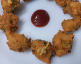 A picture of step 5 of Moong dal pakoda.