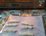 Foto langkah ke 3 dari resep Bolen lilit keju 3 bahan.