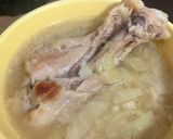 รูปขั้นตอนการทำที่ 6 ของ น่องไก่กะหล่ำปลีต้มซุปกระเทียม