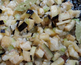 Foto del paso 4 de la receta: Albóndigas de pollo y berenjena salsa bacon y moruno amarillo