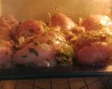Foto del paso 3 de la receta: Muslos asados de pollo con patatas panaderas