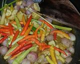 Foto langkah ke 2 dari resep Golden Beef Curry.