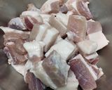 รูปขั้นตอนการทำที่ 1 ของ แกงหมูใบชะมวง