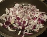 Foto del paso 2 de la receta: Calamarcitos encebollados con Gandules verdes y Setas