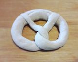 Foto del passaggio 6 della ricetta 1° ricetta "Oktoberfest a casa": Bretzel!