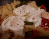 Foto del paso 3 de la receta: Patatas y pimientos con huevos