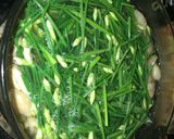 Hình bước làm 3 của món Canh tôm nấu nấm bông hẹ