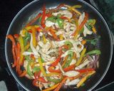 A picture of step 7 of Tricolour chicken stir fried noodles.