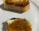 Foto del paso 3 de la receta: Tostas de queso San Simón y mermelada de higos