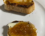 Foto del paso 3 de la receta: Tostas de queso San Simón y mermelada de higos