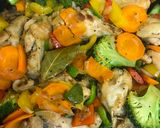 A picture of step 5 of Chicken drumsticks with vegetables.