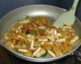 Foto langkah ke 6 dari resep Tumis tempe tahu pedas.