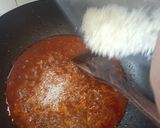 Foto langkah ke 5 dari resep Sosis Gurita Saus Hot & Spicy.