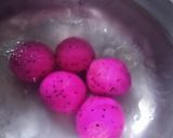 Foto langkah ke 3 dari resep Klepon Buah Naga Cokelat Keju.